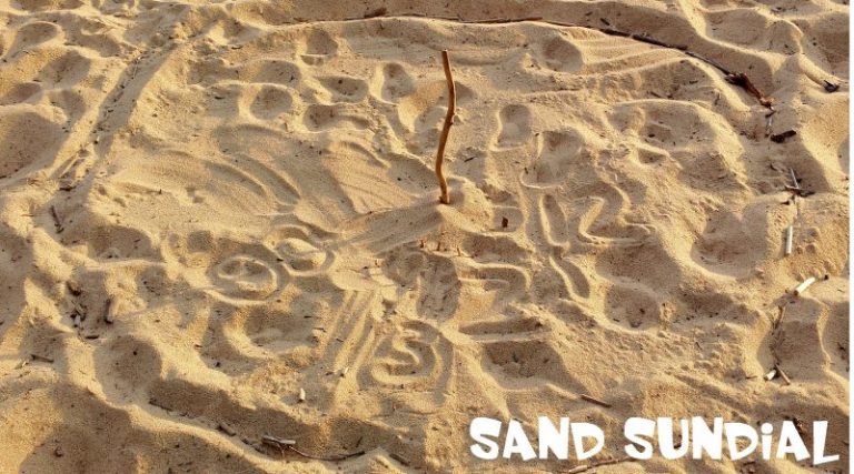 ¿Cómo hacer un reloj de sol en la arena de la playa?